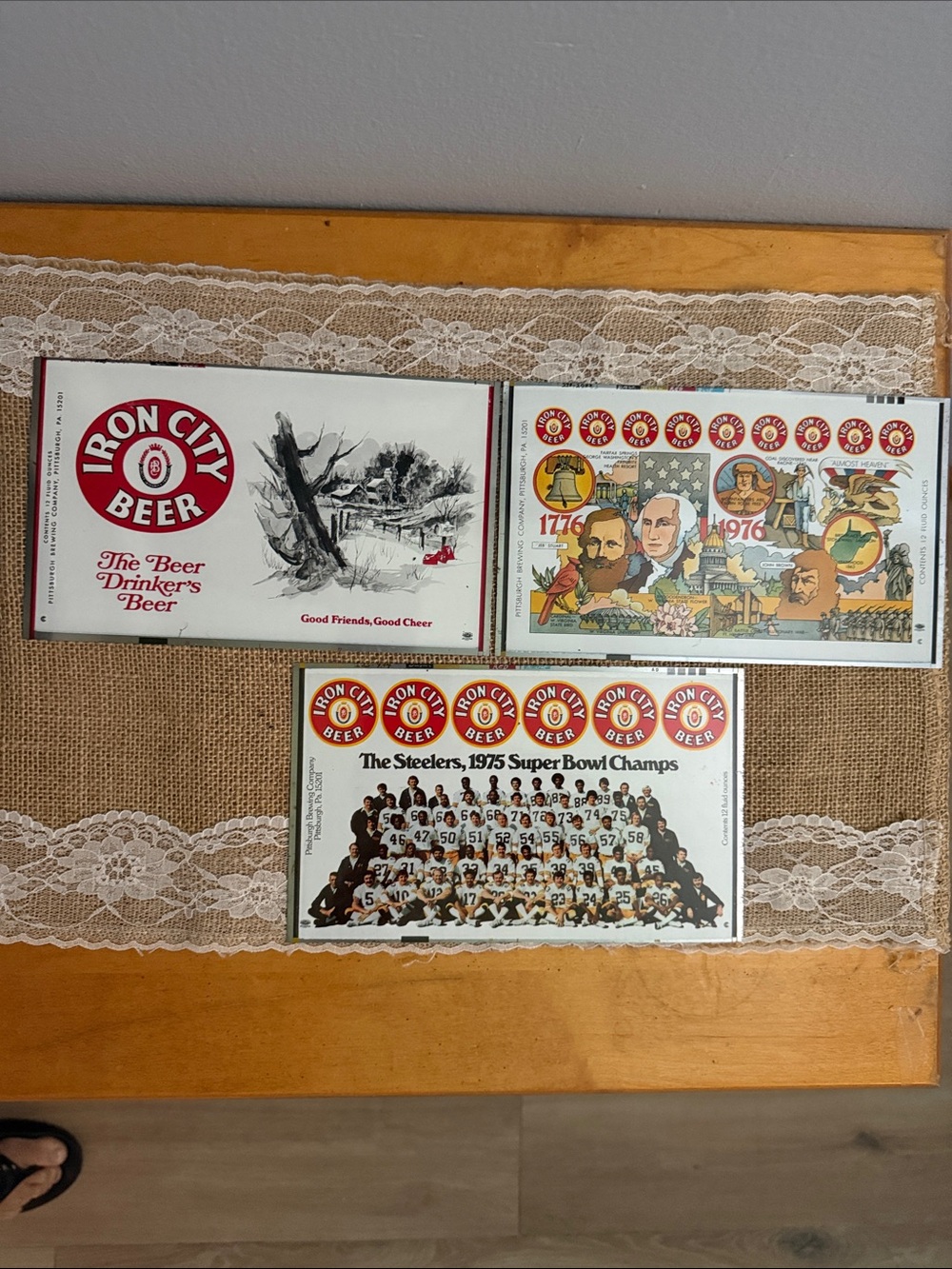 Vintage Style Wall Plaque - White and Red